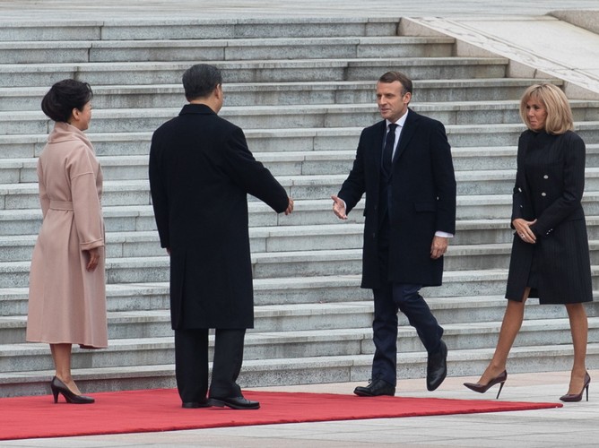 Xi Jinping i Peng Liyuan oraz Brigitte i Emmanuel Macronowie