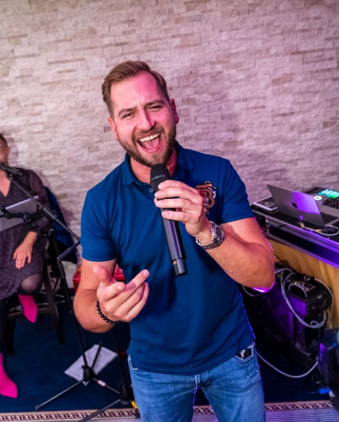 Slovenský spevák Samuel Tomeček.