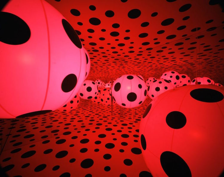 yayoi-kusama-mirror-room-18