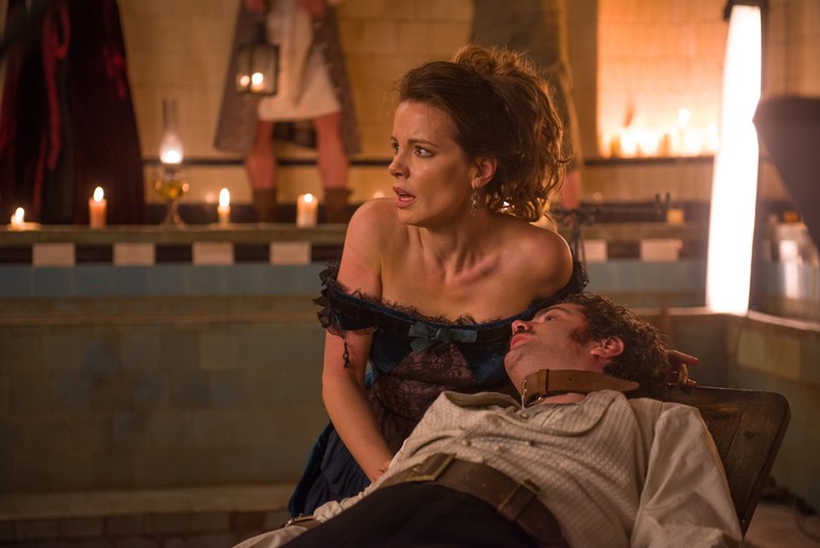 Jim Sturgess i  Kate Beckinsale w filmie 'Obłąkani'