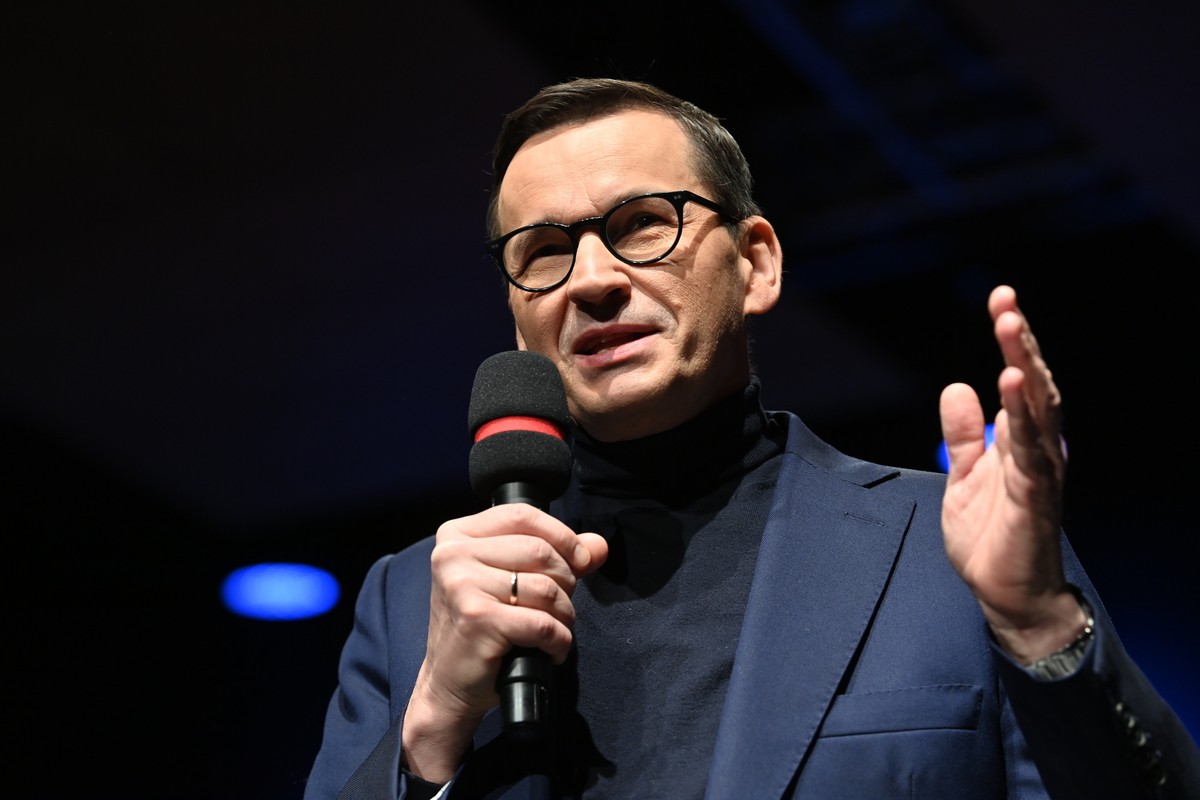 Były premier Mateusz Morawiecki podczas spotkania z mieszkańcami w ramach akcji "Bądźmy Razem"