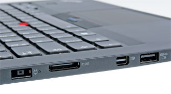 Zaleta X1 Carbon: notebook ma więcej łączy niż tablet - w tym gniazdo HDMI i gniazdo USB dla stacji dokującej.