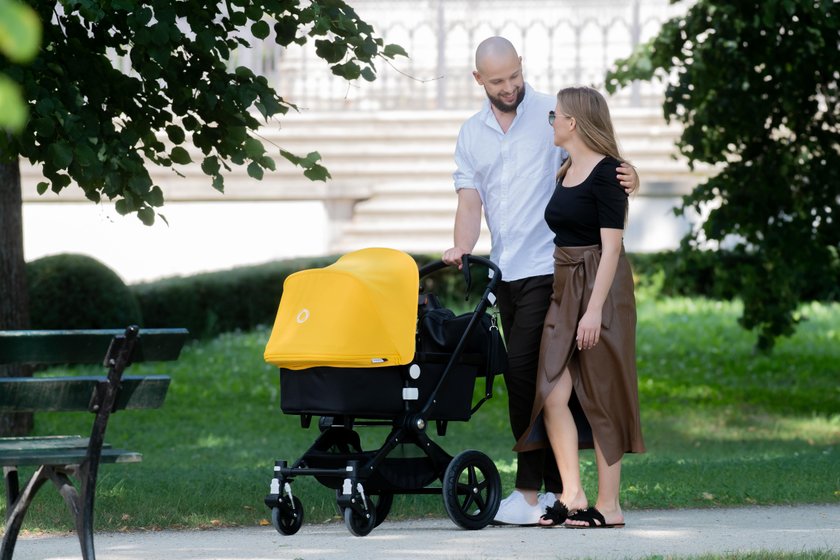 Agnieszka Kaczorowska z mężem i córką