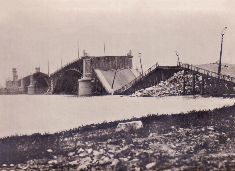 Ruiny mostu, rok 1915.