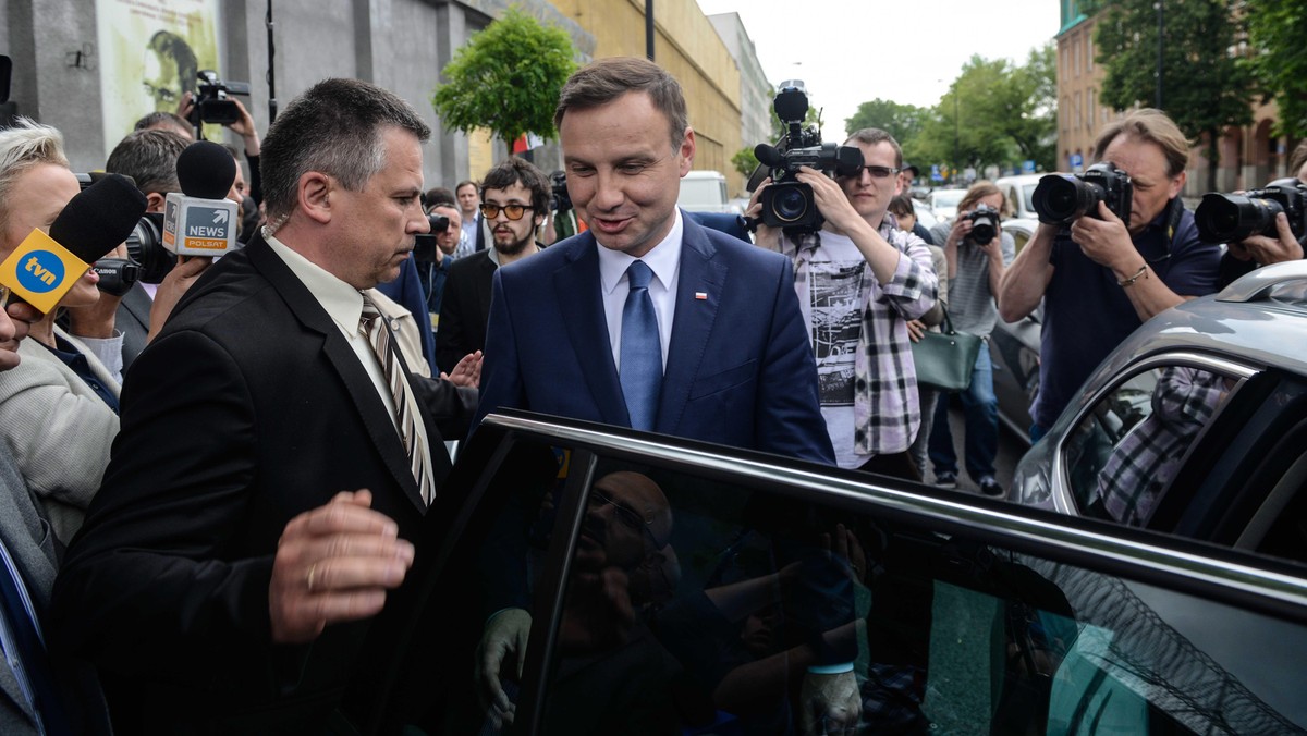 WARSZAWA ANDRZEJ DUDA KWIATY POMORDOWANI W OKRESIE PRL