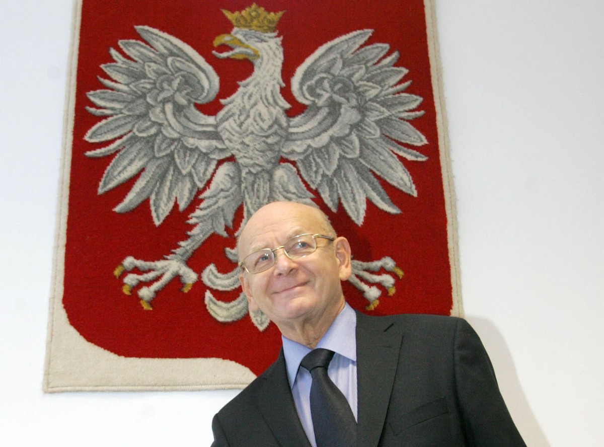 Aż trzy projekty nowelizacji konstytucji przedstawi dziś Rzecznik Praw Obywatelskich dr Janusz Kochanowski