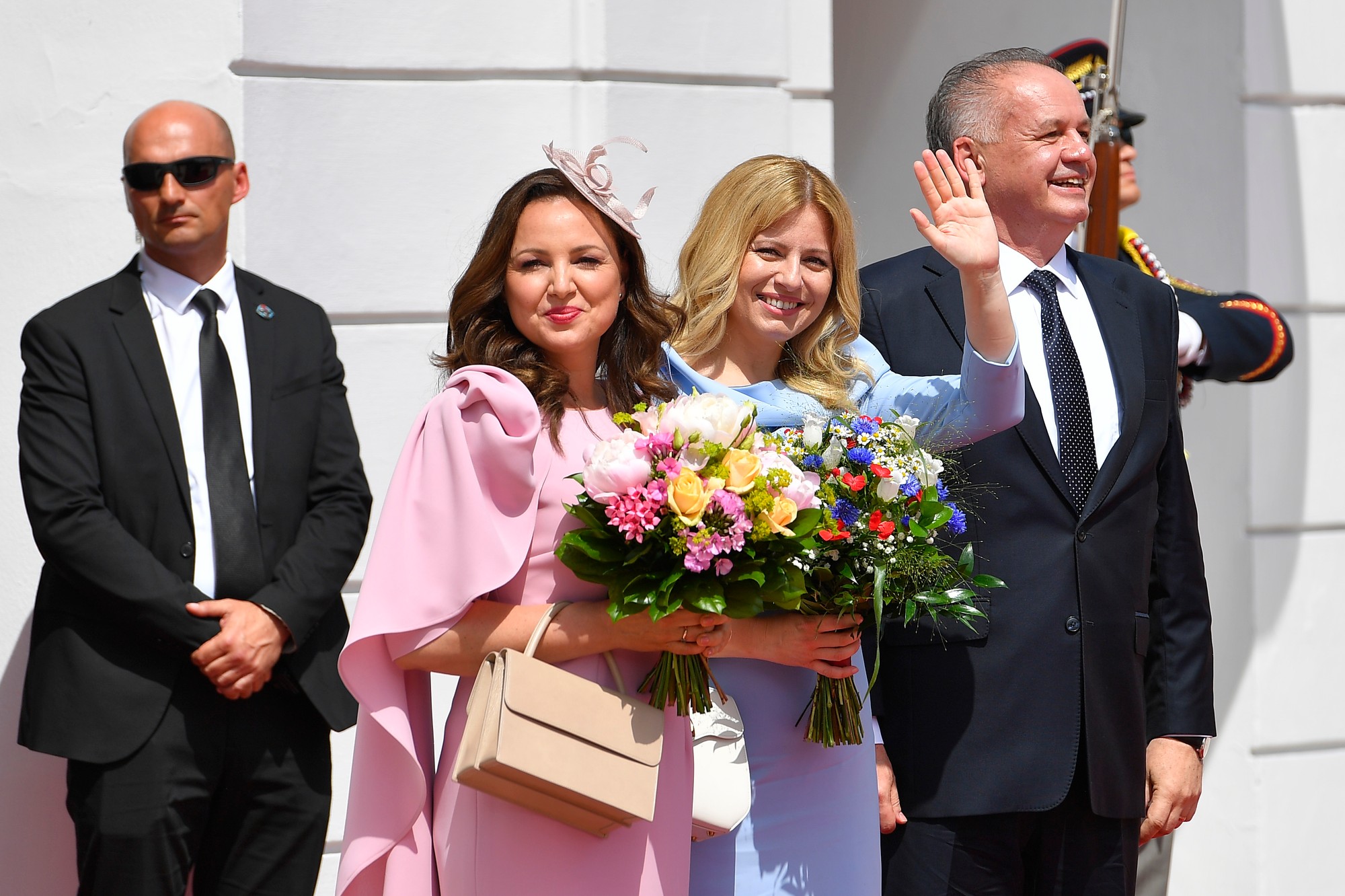 Bývalý prezident SR Andrej Kiska s manželkou Martinou (vľavo) a bývalá prezidentka SR Zuzana Čaputová.