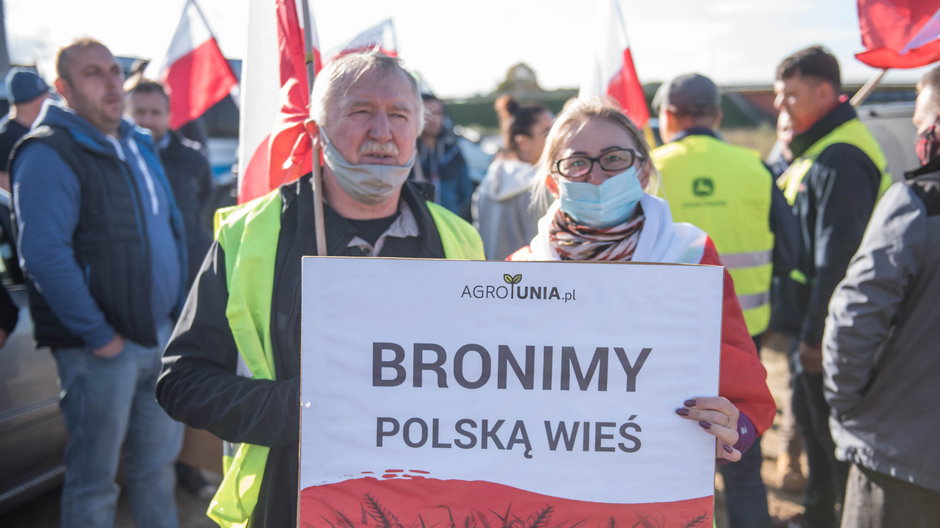 Sprzeciw wobec "piątki Kaczyńskiego". Protesty rolników i blokady dróg w całej Polsce