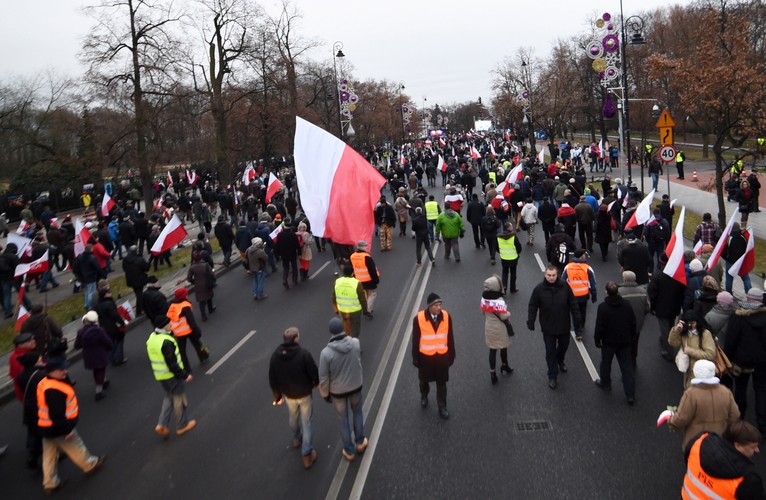 Marsz zorganizowany przez PiS w Warszawie