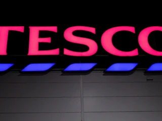 Tesco sukcesywnie likwiduje nierentowne sklepy w Polsce