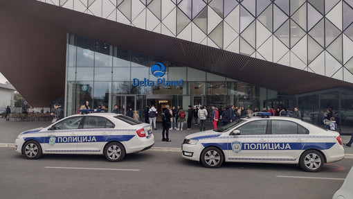 Evakuacija tržnog centra u Nišu