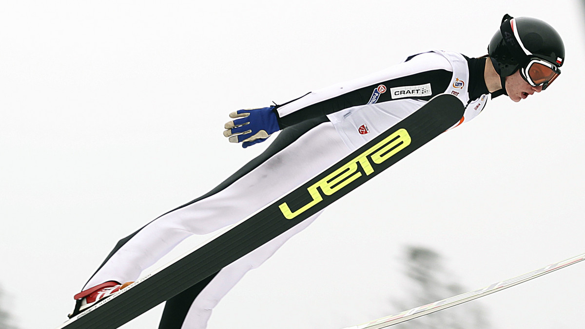 Tomasz Byrt, aktualny wicemistrz Polski w skokach narciarskich na normalnym obiekcie, debiutuje na mistrzostwach świata seniorów w narciarstwie klasycznym. Po 18-letnim zawodniku, który podczas rywalizacji Pucharu Świata w Zakopanem, wywalczył swoje pierwsze punkty w karierze, nie widać jednak zdenerwowania.