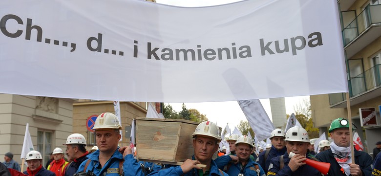 Demonstracja związkowców: "Nie płacz Ewka", gruszki na wierzbie i ośmiorniczki przed KPRM... ZDJĘCIA