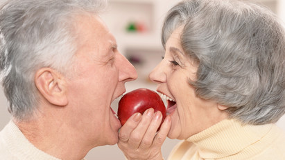 Napi egy alma az Alzheimer-kórt is távol tartja?
