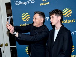 Tata w swoim żywiole - młody nie w sosie. Krzysztof Ibisz z synem Vincentem na ściance [FOTO]