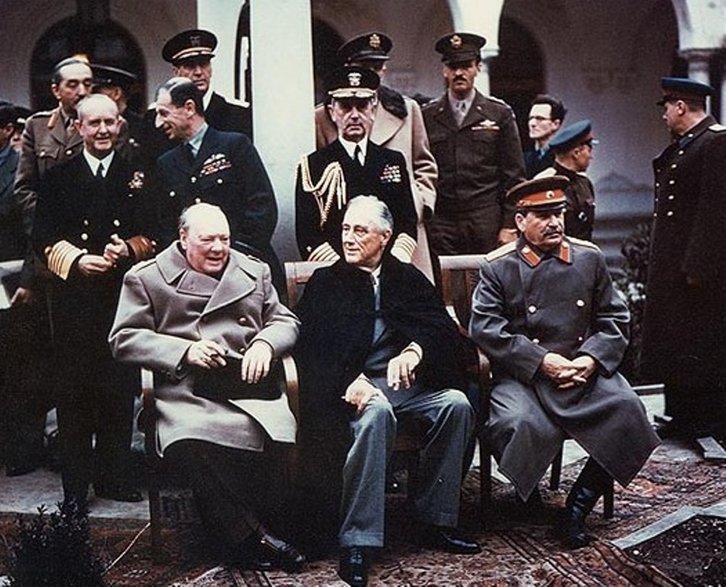 Winston Churchill, Franklin D. Roosevelt i Józef Stalin w Jałcie, gdzie ustalili warunki powojennego ładu