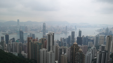 Media w Hongkongu: 25-letni Polak zmarł po upadku z wysokości