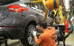 Nowy model Forda już w produkcji! Kierowcy w ciemno kupili ponad 3 tys. sztuk. ZDJĘCIA