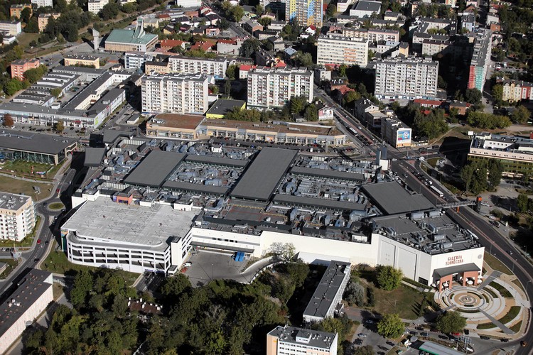 Niedługo zostanie oddana do użytku nowa Fabryka Broni w Radomiu - inwestycja Agencji Rozwoju Przemysłu.
Na zdjęciu: Radom z lotu ptaka. Galeria Słoneczna