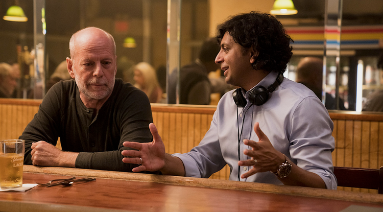 Bruce Willis és M. Night Shyamalan