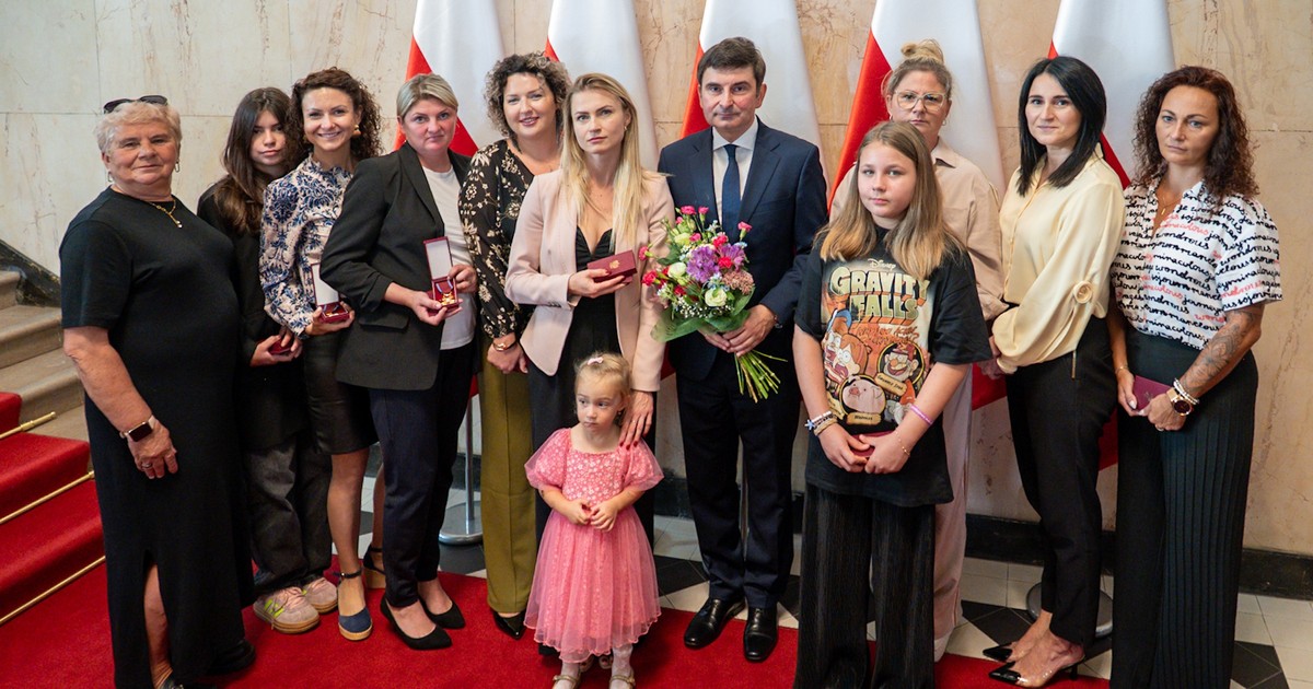 Osiem rodzin górników z Pniówka uhonorowanych. Pamiątki dla dzieci bohaterów