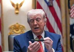 Donald Tramp na sastanku kabineta u Beloj kući