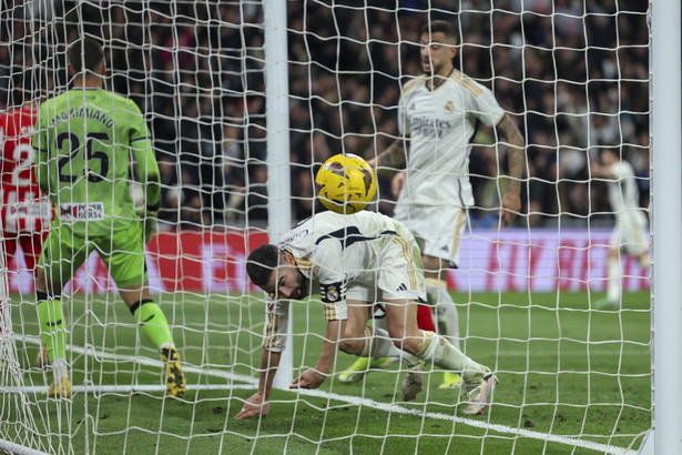 Dani Carvajal strzela zwycięskiego gola dla Realu Madryt w meczu z Almerią