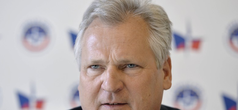 Kwaśniewski ostro bije w prezydenta. Straszy Trybunałem Stanu, mówi o "absurdalnych tłumaczeniach"