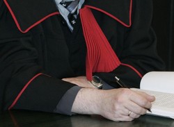 Oskarżał opozycjonistów, dziś ma się dobrze