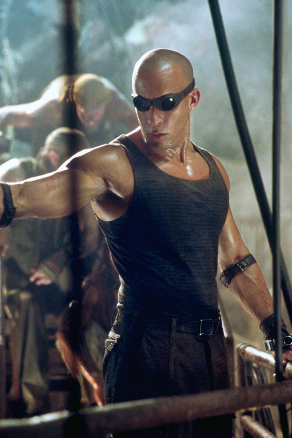 Vin Diesel jako Richard B. Riddick w filmie "Kroniki Riddicka" (2004)