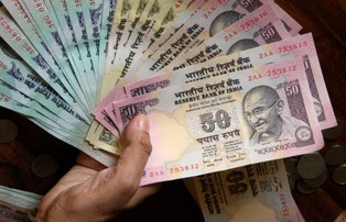 Indyjskie firmy cieszą się ze słabej waluty