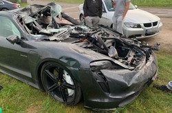 Porsche Taycan rozbity pod Sztabinem. Kierowca: Jestem sprawcą i poszkodowanym