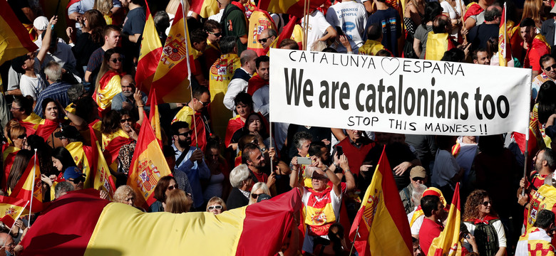 Barcelona: wielotysięczny marsz zwolenników jedności Hiszpanii
