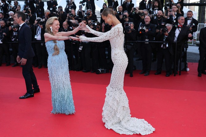 Bela Hadid i Karolin Šajfele 