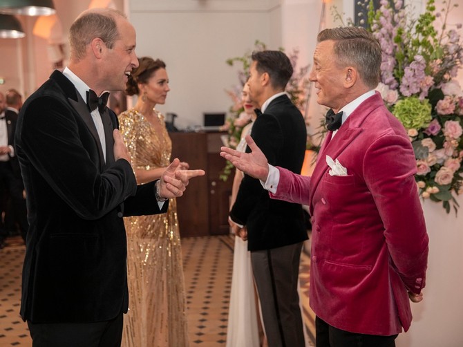 Danijel Krejg sa kraljevskom porodicom