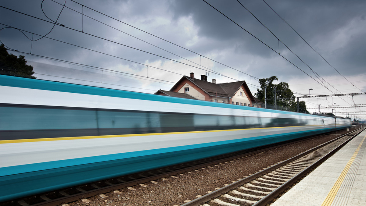 Linia kolejowa dużej prędkości z Warszawy do Poznania nie powstanie przed 2030 rokiem - powiedział w środę minister transportu Sławomir Nowak.