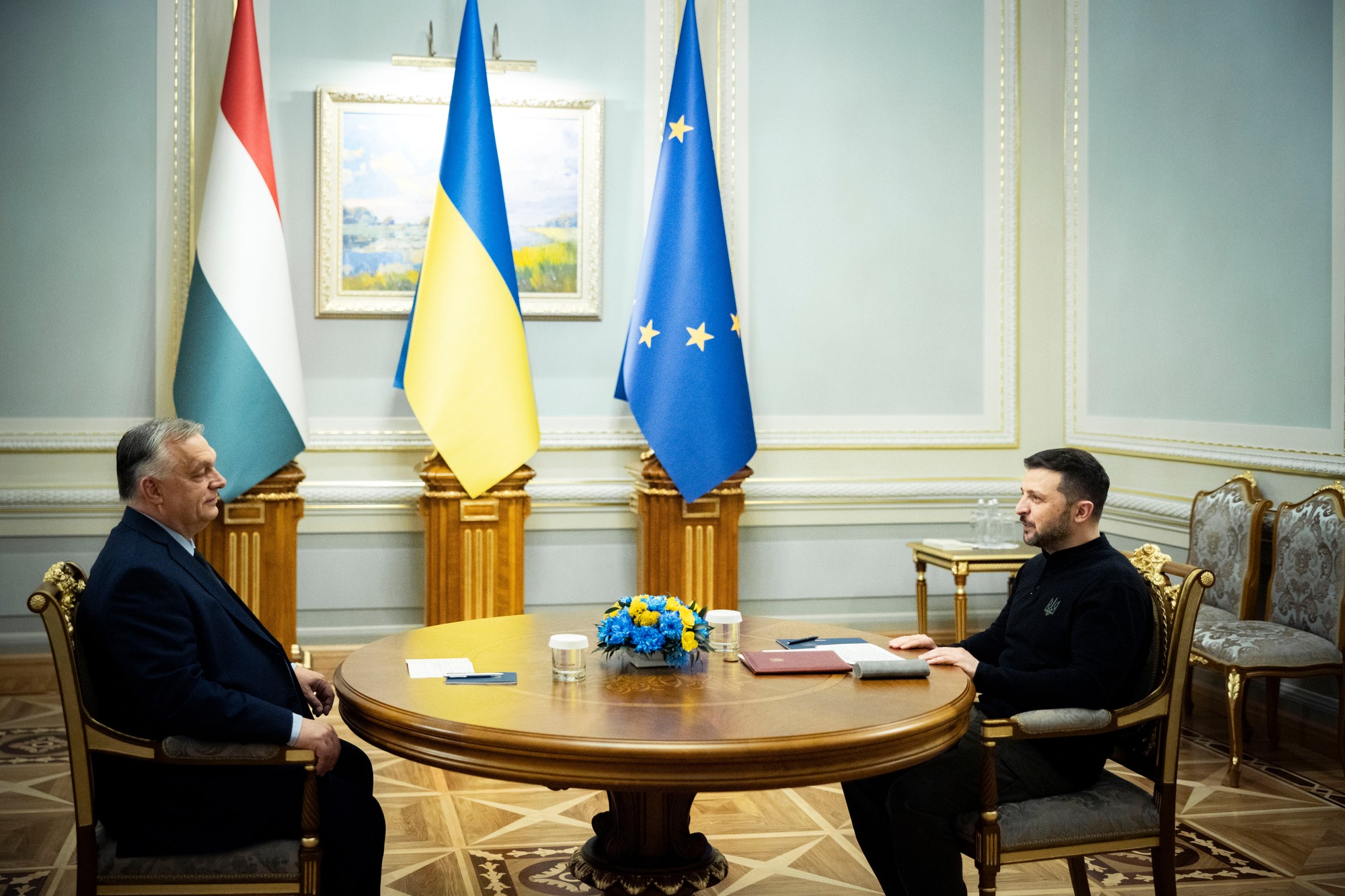 Ukrajinský prezident Volodymyr Zelenskyj a maďarský premiér Viktor Orbán.