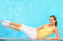 Jak schudnąć z ud i bioder szybko - ćwiczenia: wznoszenie nóg w siadzie na boku