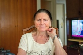 "Decu mog brata baka ZASIPA PARAMA I SKUPIM POKLONIMA, a mojima donese samo ČOKOLADU": Dragana je pitala majku zašto to radi, odgovor joj je RAZNEO SRCE U KOMADE