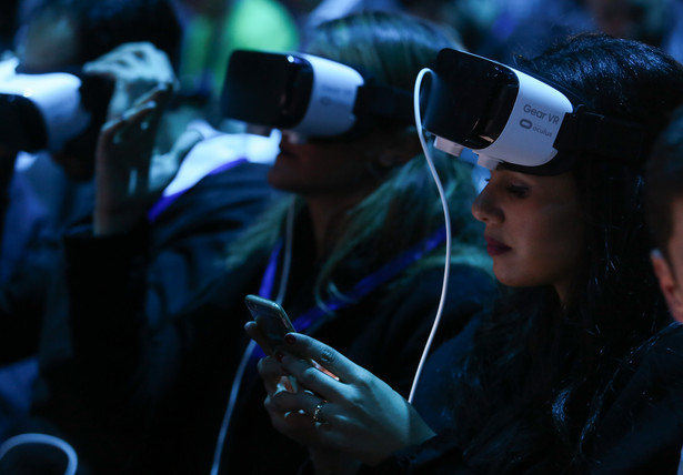 Okulary do wirtualnej rzeczywistości Gear VR podczas prezentacji nowych modeli samrtfonów od Samsunga, Mobile World Congress, Barcelona 21.02.2015