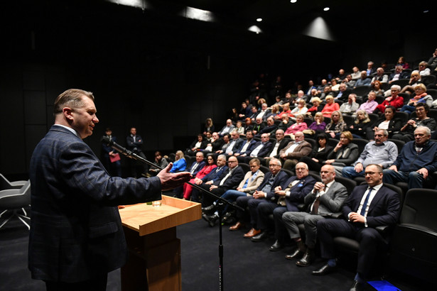 Przemysław Czarnek w sali kinowej Muzeum II Wojny Światowej w Gdańsku