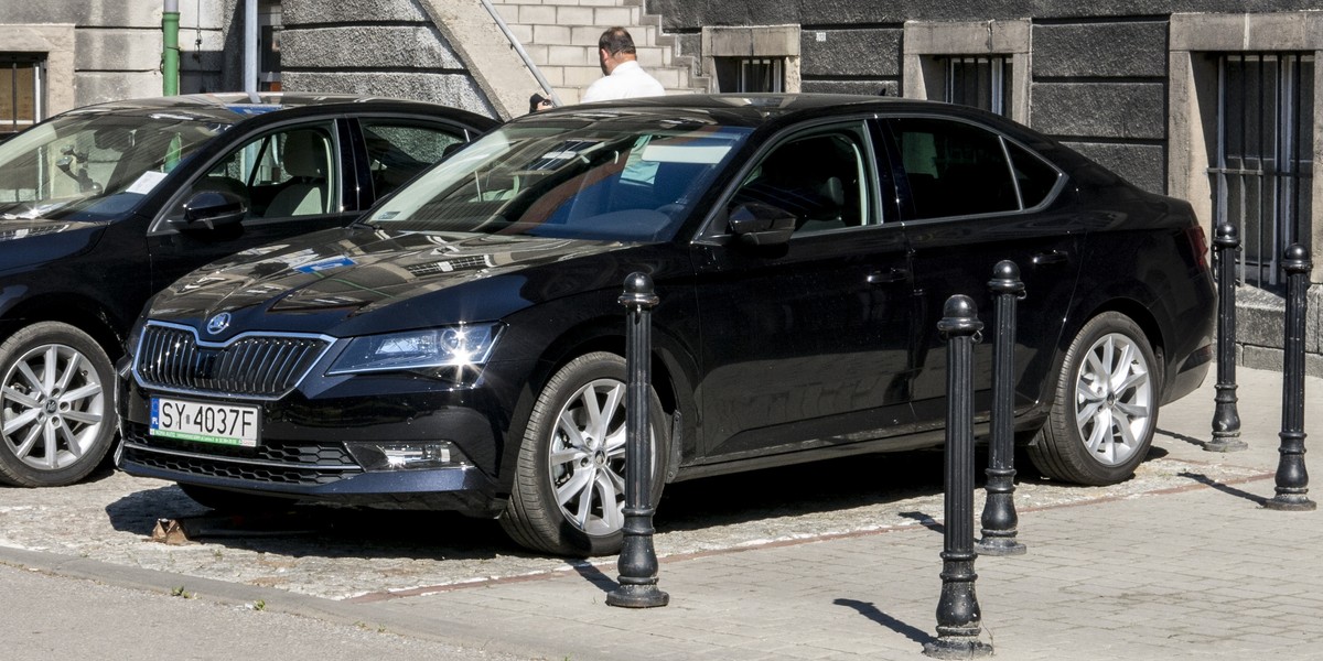 Skoda Superb, nowy samochód prezydenta Bartyli