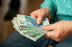 ZUS zmienia zasady wypłat emerytur. Oni dostaną podwójny przelew w październiku