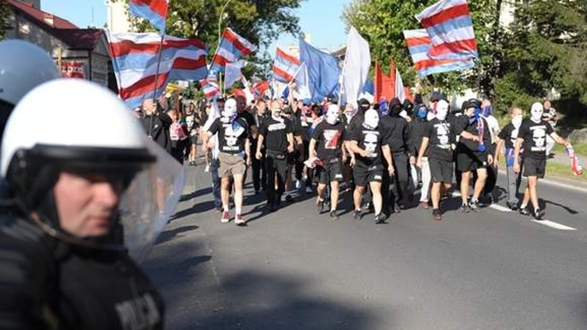 - Mój brat nie zdał do następnej klasy, bo bał się chodzić do szkoły. Grożono mu, że zostanie spalony. Nauczyciele nie potrafili tego zrozumieć - opowiada siostra jednego z uczniów Centrum Kształcenia Zawodowego i Ustawicznego nr 1 w Przemyślu, który został pobity przed szkołą.