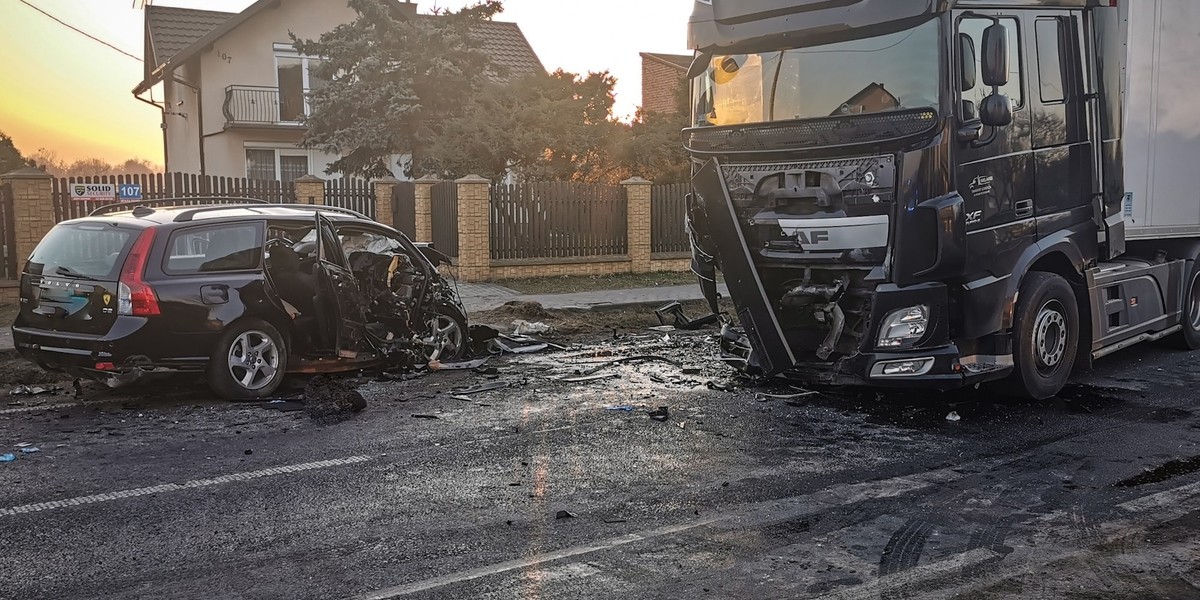 Tragiczny wypadek w Mokrej Prawej. Nie żyje kobieta i jej dwuletni synek!