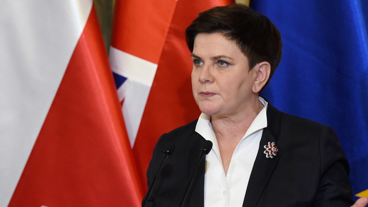 Premier Beata Szydło jedzie na Dolny Śląsk, gdzie spotka się z górnikami - informuje rzecznik rządu Rafał Bochenek. W należącej do KGHM kopalni Rudna w Polkowicach wciąż trwa akcja ratunkowa.