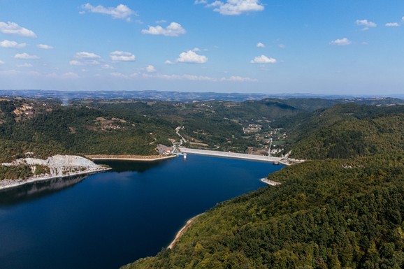 Ovo jezero u Srbiji je idealno za beg od letnjih vrućina: Evo čime jedinstveni adut valjevskog kraja osvaja turiste