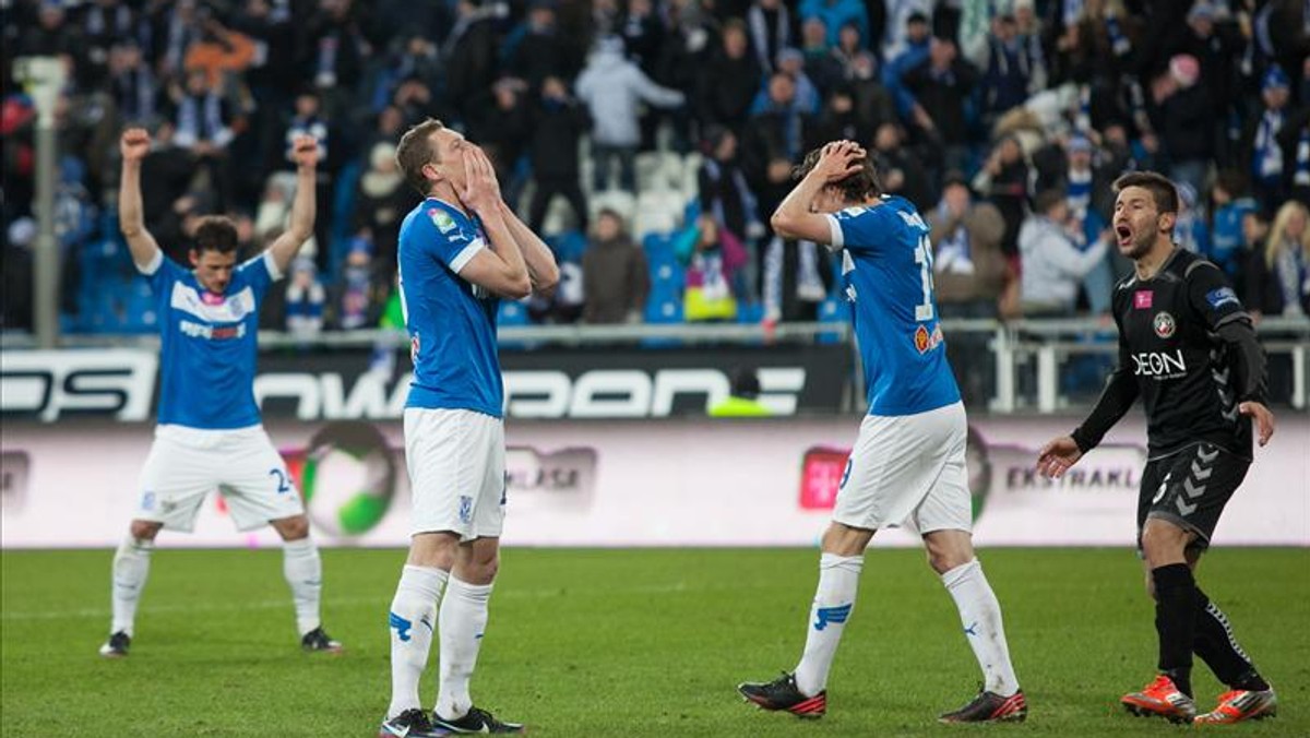 Mecze w naszej ekstraklasie to parodia futbolu! Początek rundy wiosennej stoi na bardzo niskim poziomie. Składne akcje i efektowne gole można policzyć na palcach jednej ręki, za to wyników zupełnie nie da się przewidzieć.