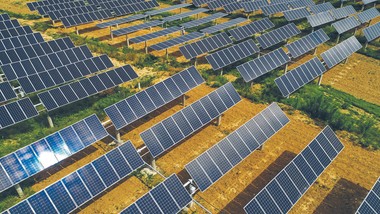 słońce i wiatr wygrały z paliwami kopalnymi. polska w tyle za większoś