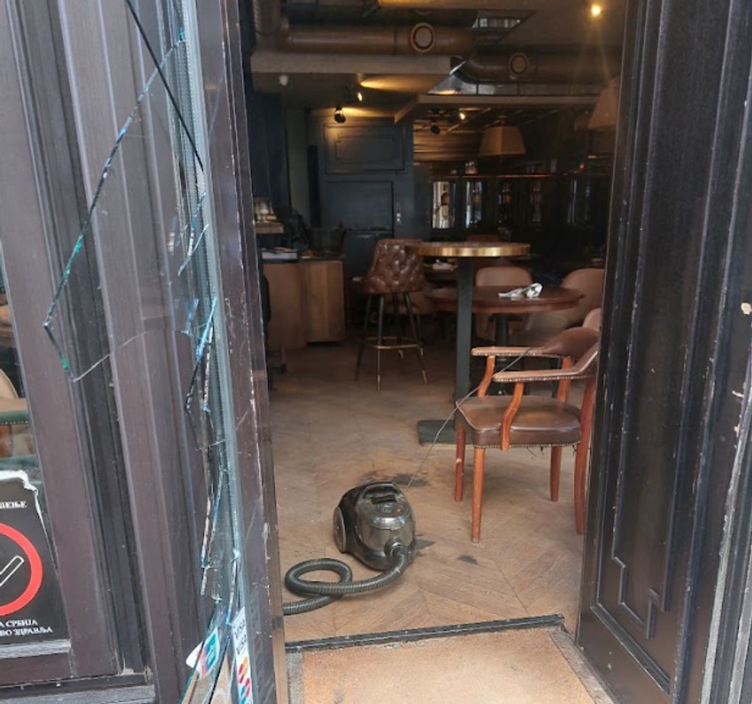Ulaz u demolirani restoran u Kralja Petra u Beorgadu
